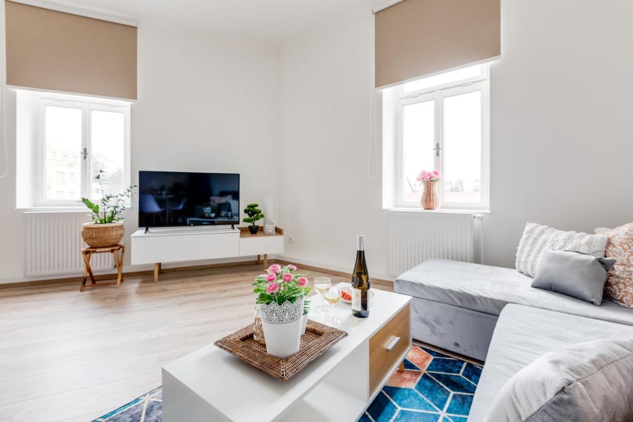 Modern, Bright And Spacious Apartment - Prague — Photos 1